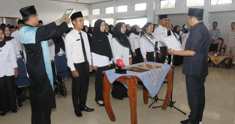 Plt Bupati Kaur, Herlian Muchrim, ST Lantik 303 PPPK
